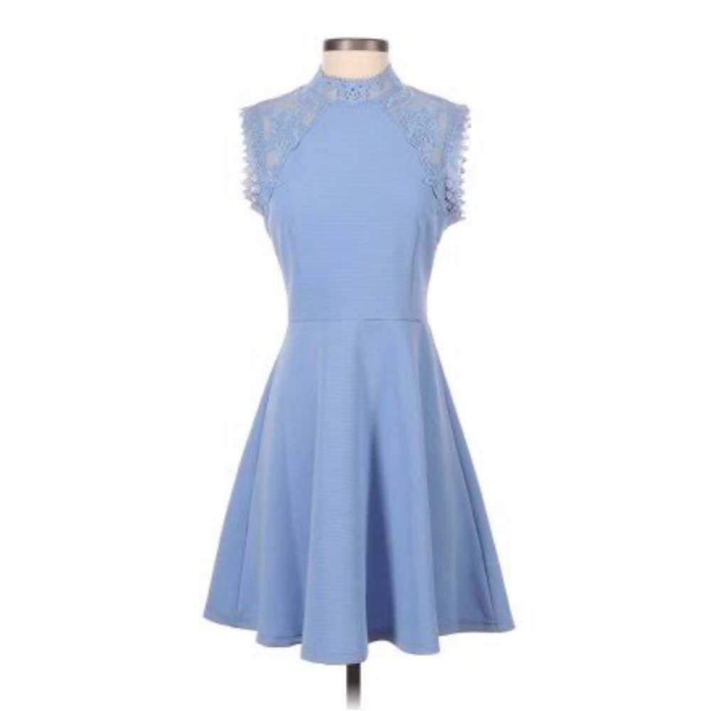 Francesca’s periwinkle sleeveless lace dress size Medium